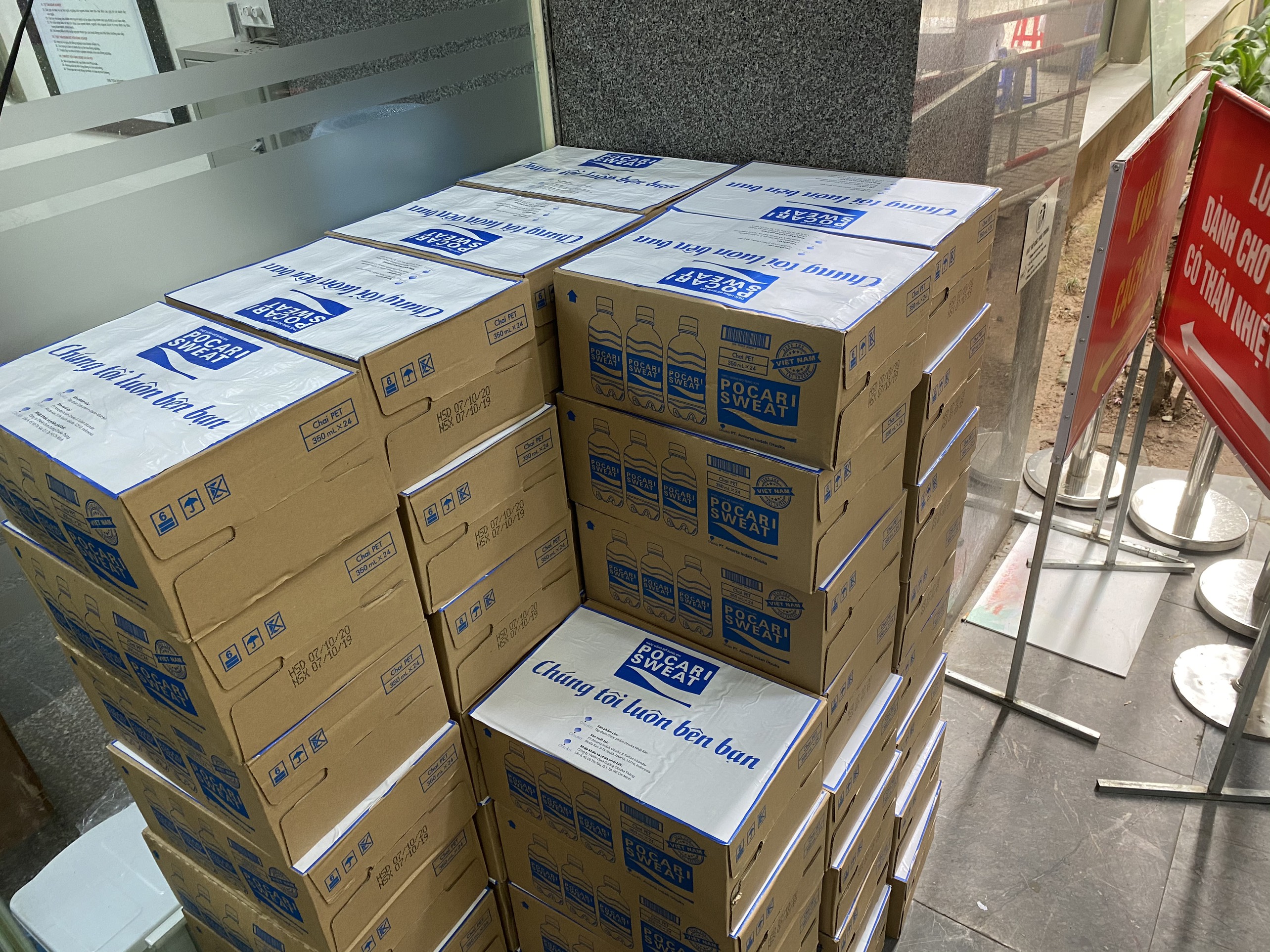 Thức uống bổ sung ion Pocari Sweat đồng hành cùng chiến dịch Xin cảm ơn ủng hộ các y bác sĩ chống Covid-19 Thức uống bổ sung ion Pocari Sweat đồng hành cùng chiến dịch Xin cảm ơn ủng hộ các y bác sĩ chống Covid-19